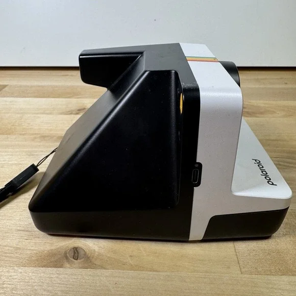 Polaroid Now 2nd Generation I-Type Instant Film Camera w/ 40 Film Black & White - Picture 5 of 13